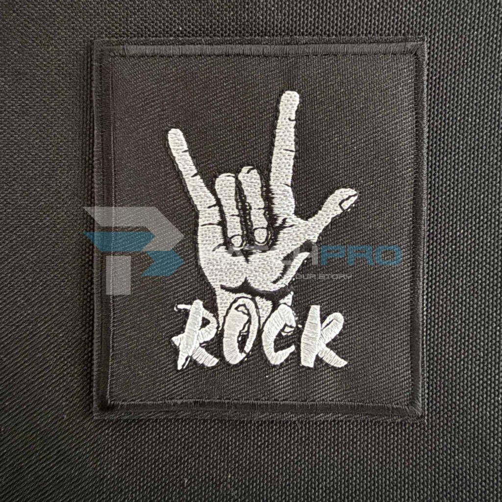 PARCHE «MANO ROCKERA» (TERMOADHESIVO)