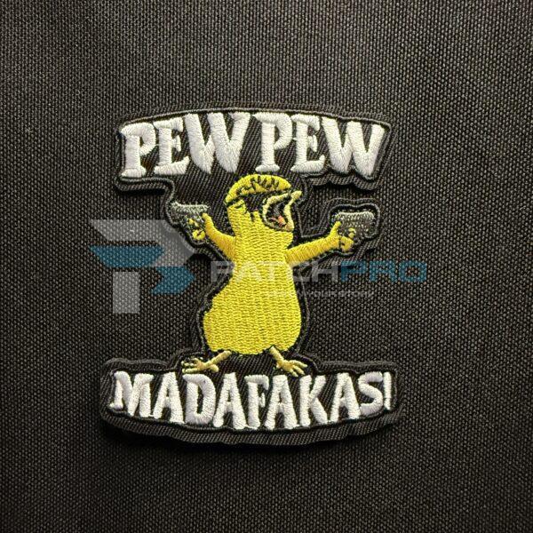 PARCHE BORDADO "PEW PEW MADAF*" (TERMOADHESIVO)