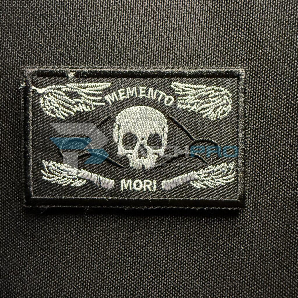 PARCHE BORDADO «MEMENTO MORI – CALAVERA»